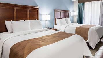 Hochwertige Bettwaren, Select-Comfort-Betten, Zimmersafe, Schreibtisch