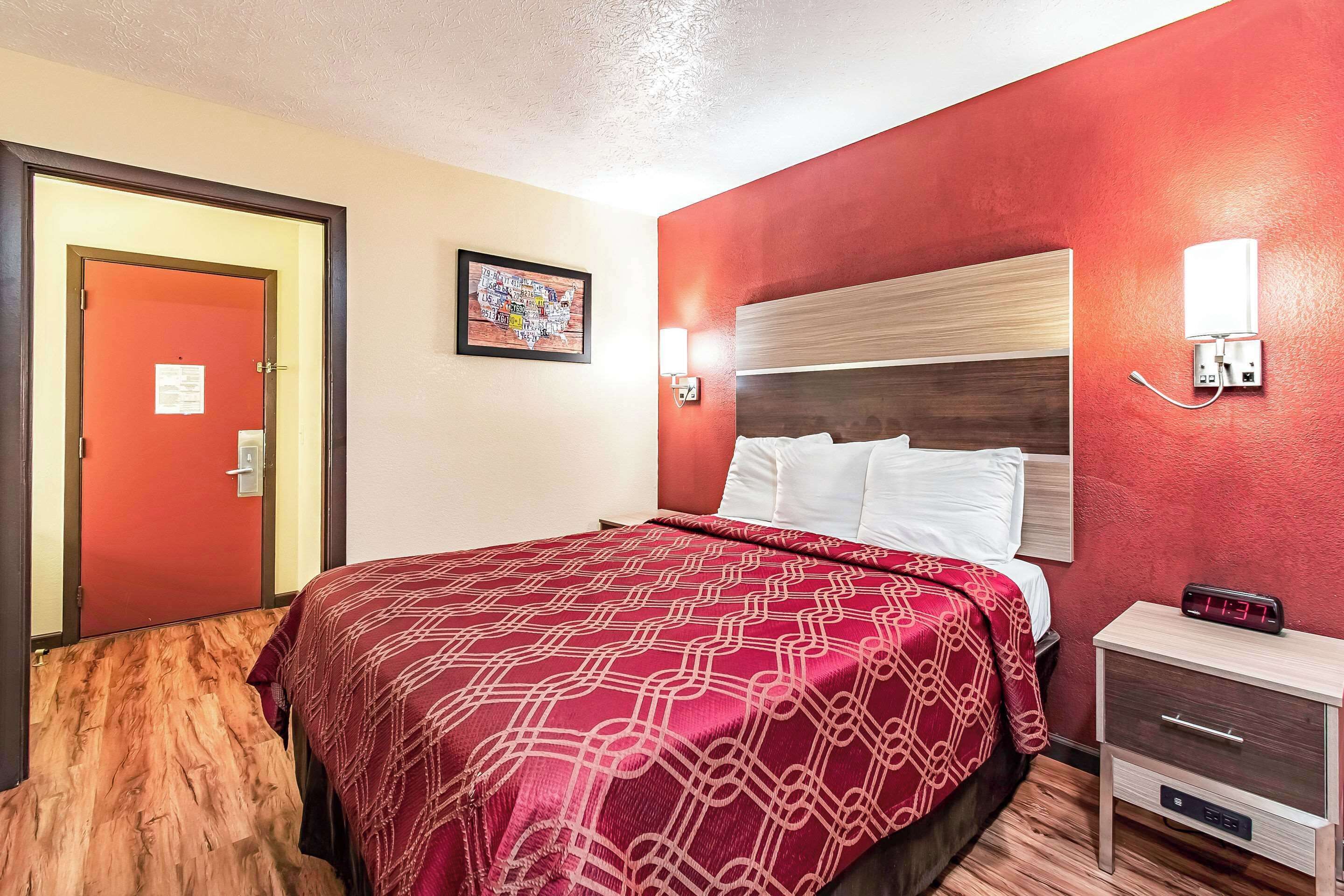 Habitación estándar, 1 cama Queen size, para no fumadores | Cortinas blackout, wifi gratis y ropa de cama 