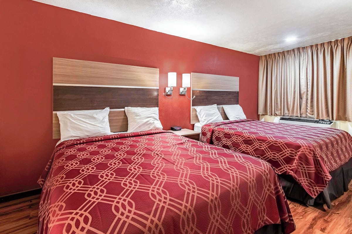 Habitación doble estándar, 2 camas matrimoniales, para no fumadores | Cortinas blackout, wifi gratis y ropa de cama