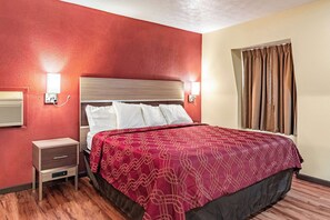 Blackout curtains, free WiFi, bed sheets - Econo Lodge Worthington - Columbus North (Columbus)