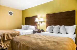 Habitación cuádruple exclusiva | Escritorio, cortinas blackout y tabla de planchar con plancha 