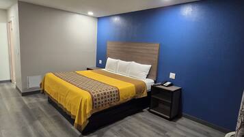 Room, 1 King Bed, Non Smoking | Egyptian cotton sheets, premium bedding, pillowtop beds, soundproofing