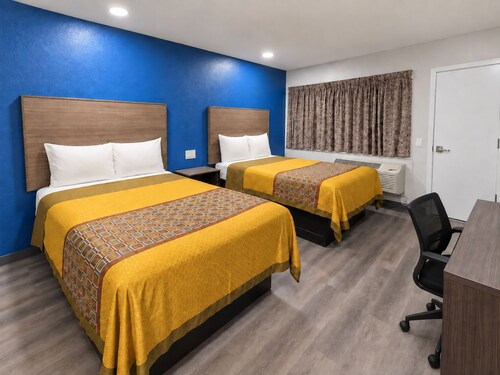 Richmond Inn & Suites Near Dayton I-70