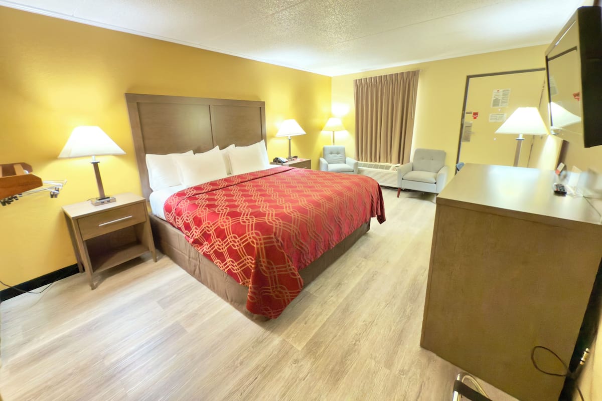 Desk, laptop workspace, free WiFi, bed sheets