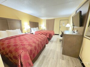 办公桌、笔记本电脑工作区、免费 WiFi、床单