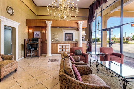 Lobby. Econo Lodge Inn & Suites Griffin North