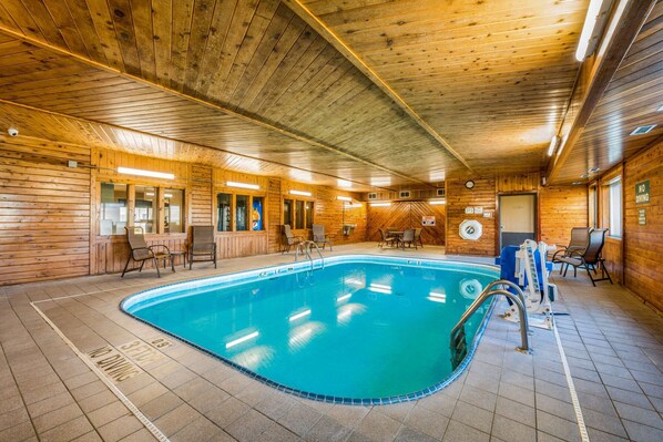 Indoor pool, pool loungers