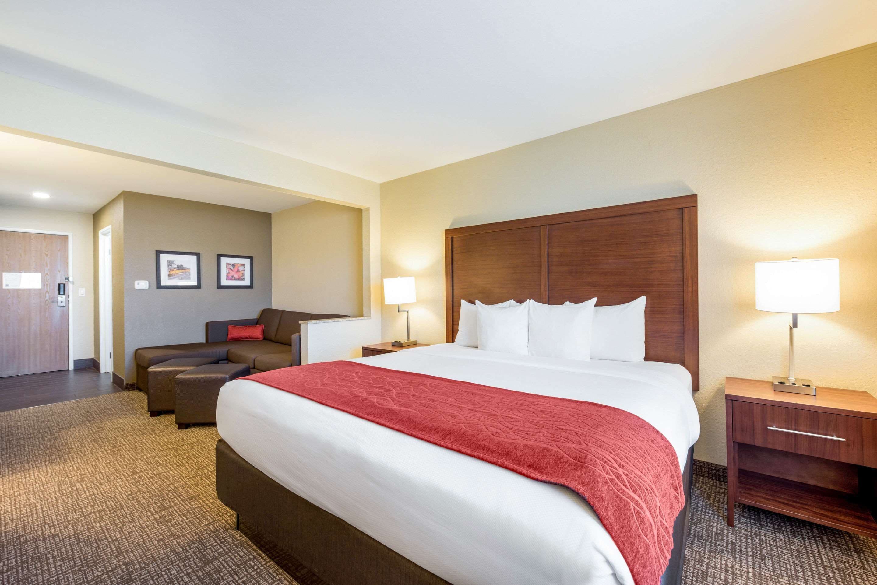 Suite, 1 King Bed with Sofa bed, Non Smoking | Premium bedding, pillow-top beds, desk, laptop workspace