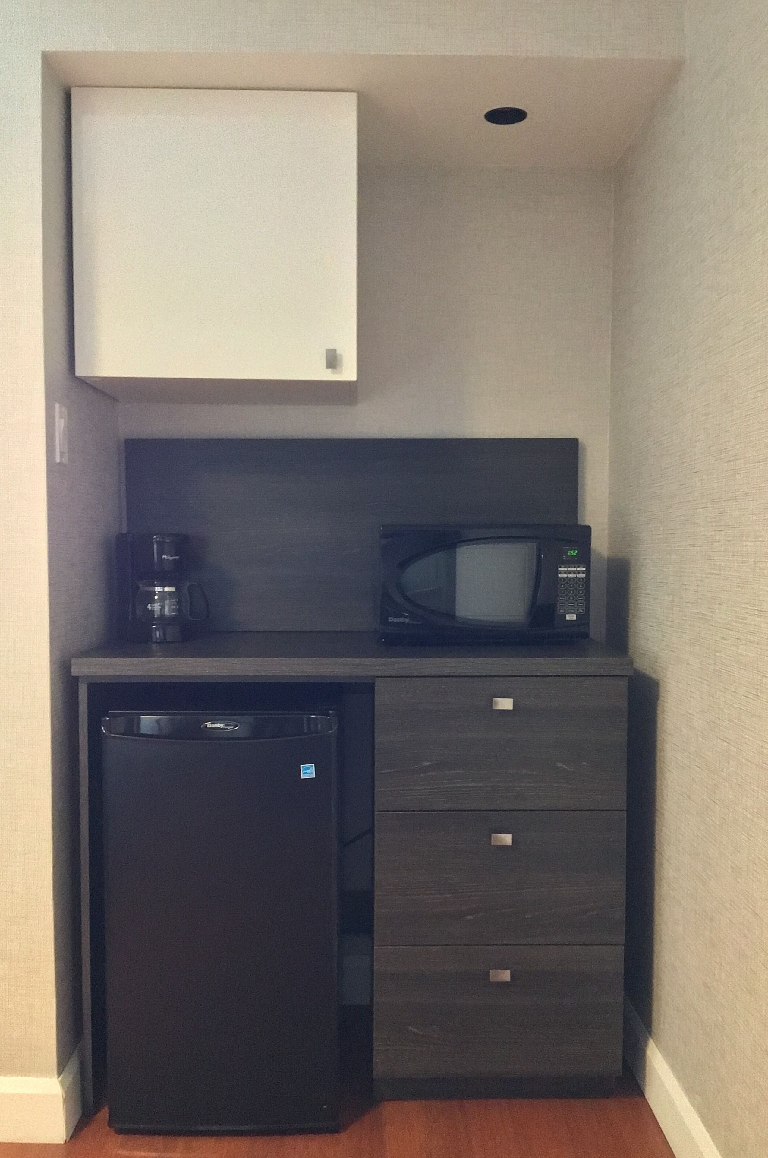 room, 2 queen beds | room amenity