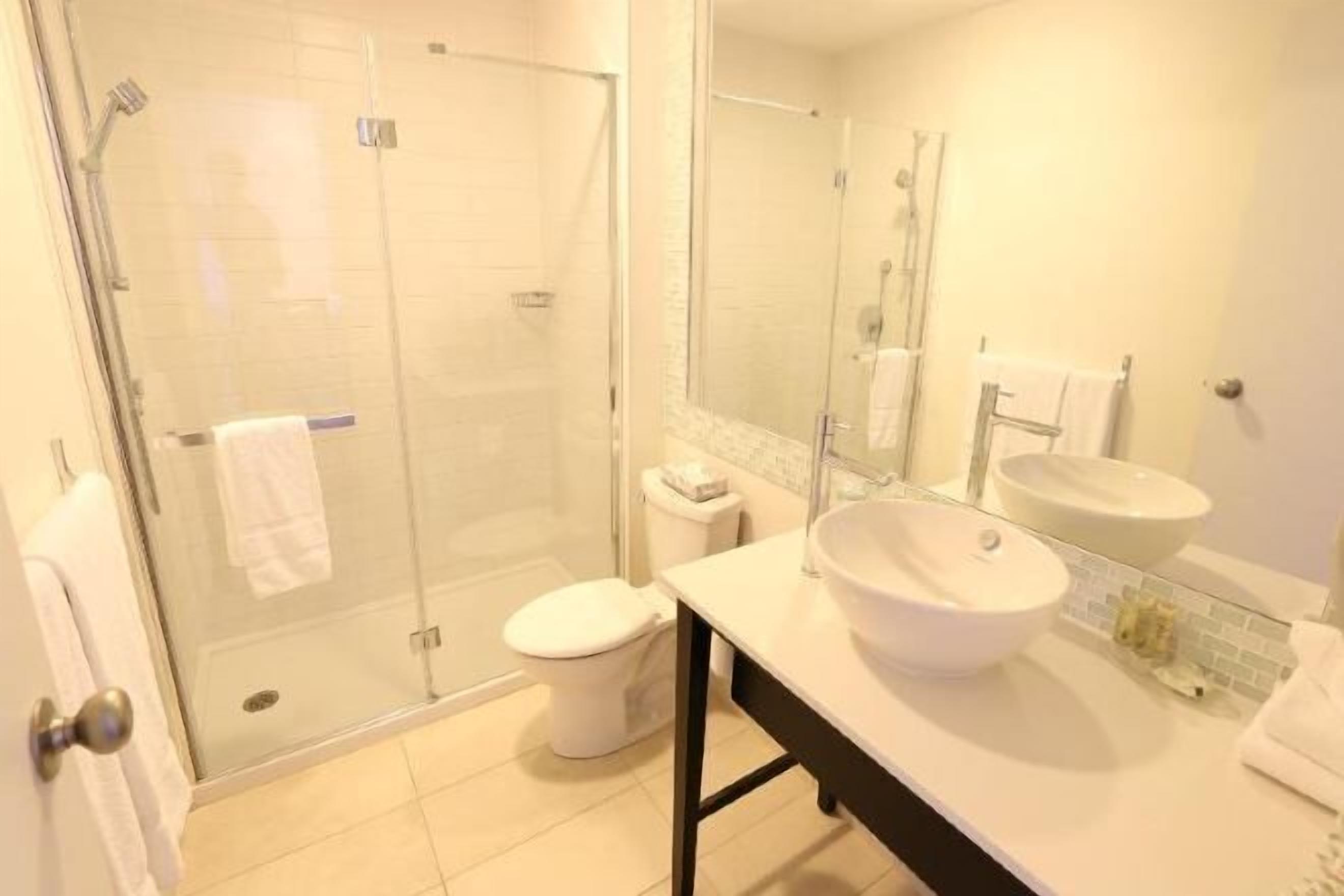 Badezimmer | Umweltfreundliche Kosmetikartikel, Haartrockner, Handtücher, Seife