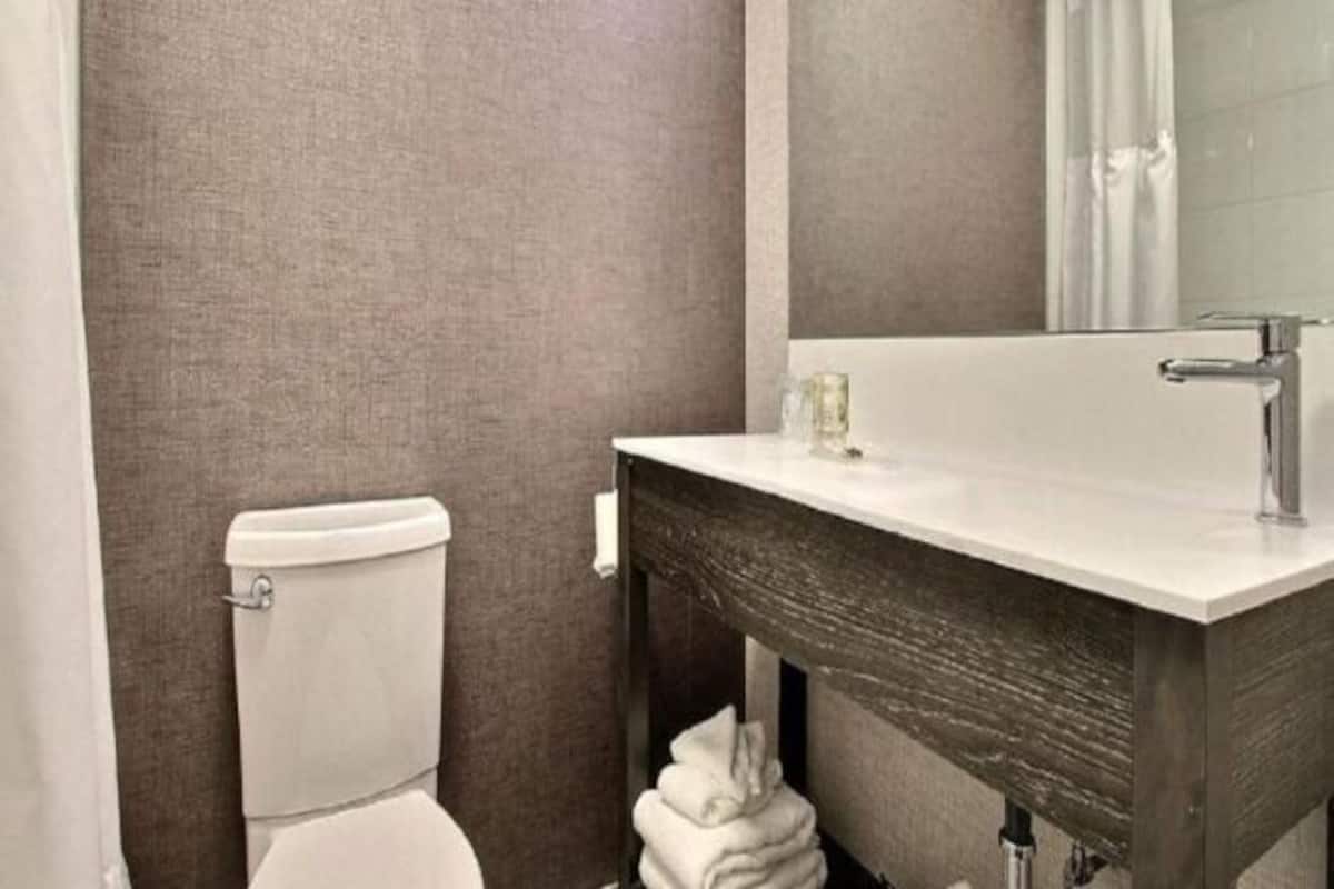 Bathroom | Eco-friendly toiletries, hair dryer, towels, soap