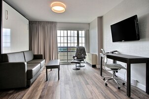 套房, 简易厨房 | 办公桌、熨斗/熨衣板、婴儿床、折叠床/加床（额外收费）