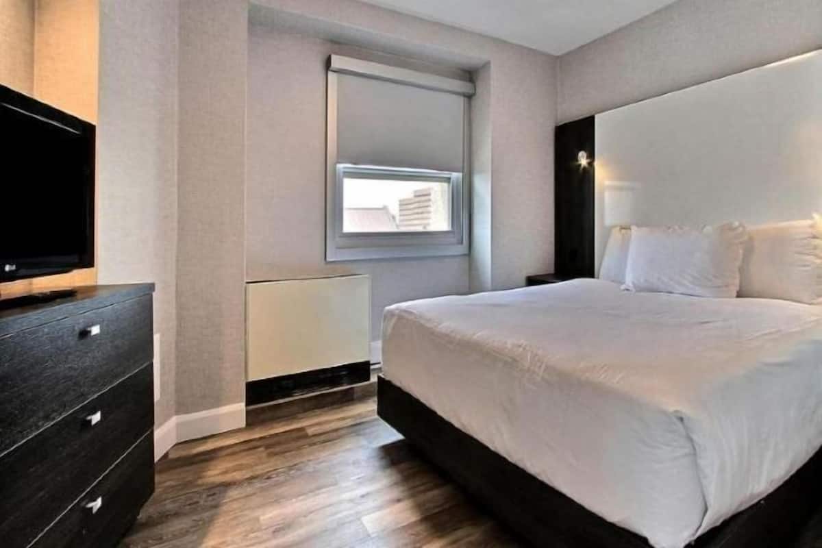 Desk, iron/ironing board, free WiFi, bed sheets
