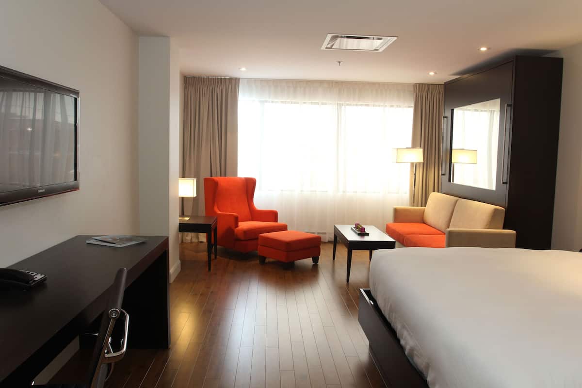 Room One King with Sofa Queen Murphy Bed