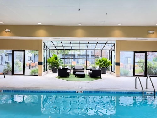 Courtyard by Marriott Indianapolis Airport