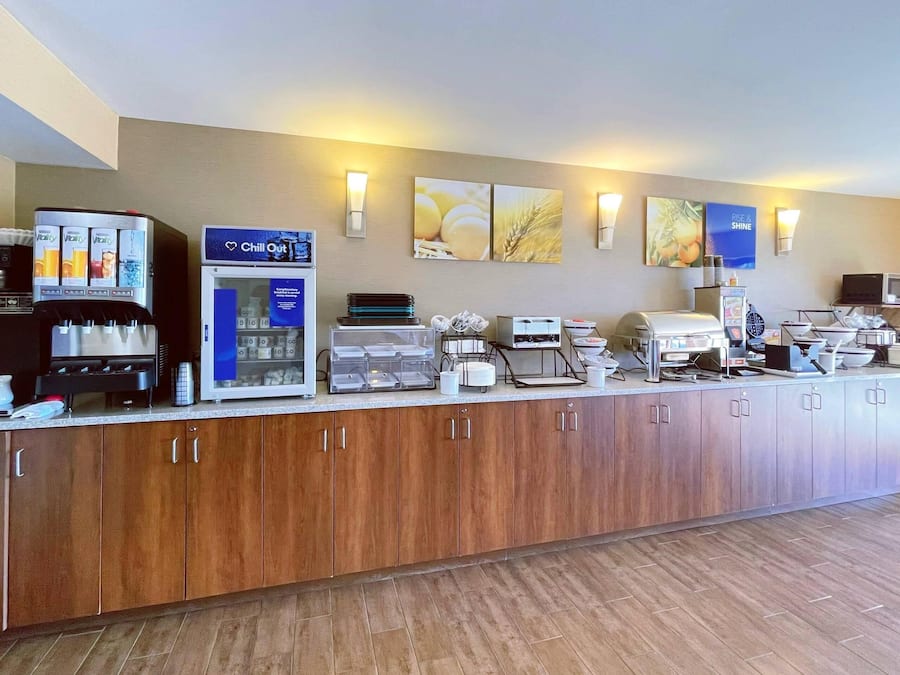 Café da manhã com buffet grátis todos os dias