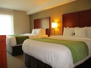 Premium bedding, individually furnished, desk, laptop workspace - Comfort Inn Dartmouth (Dartmouth)
