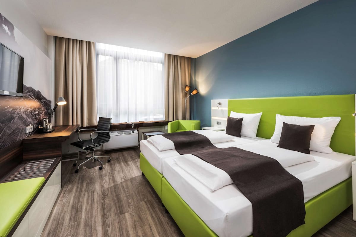 Quarto standard, 2 camas de solteiro | Roupas de cama premium, cofres nos quartos, escrivaninha