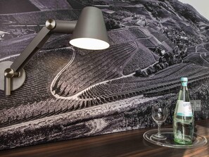 Luxe beddengoed, een kluis op de kamer, een bureau
