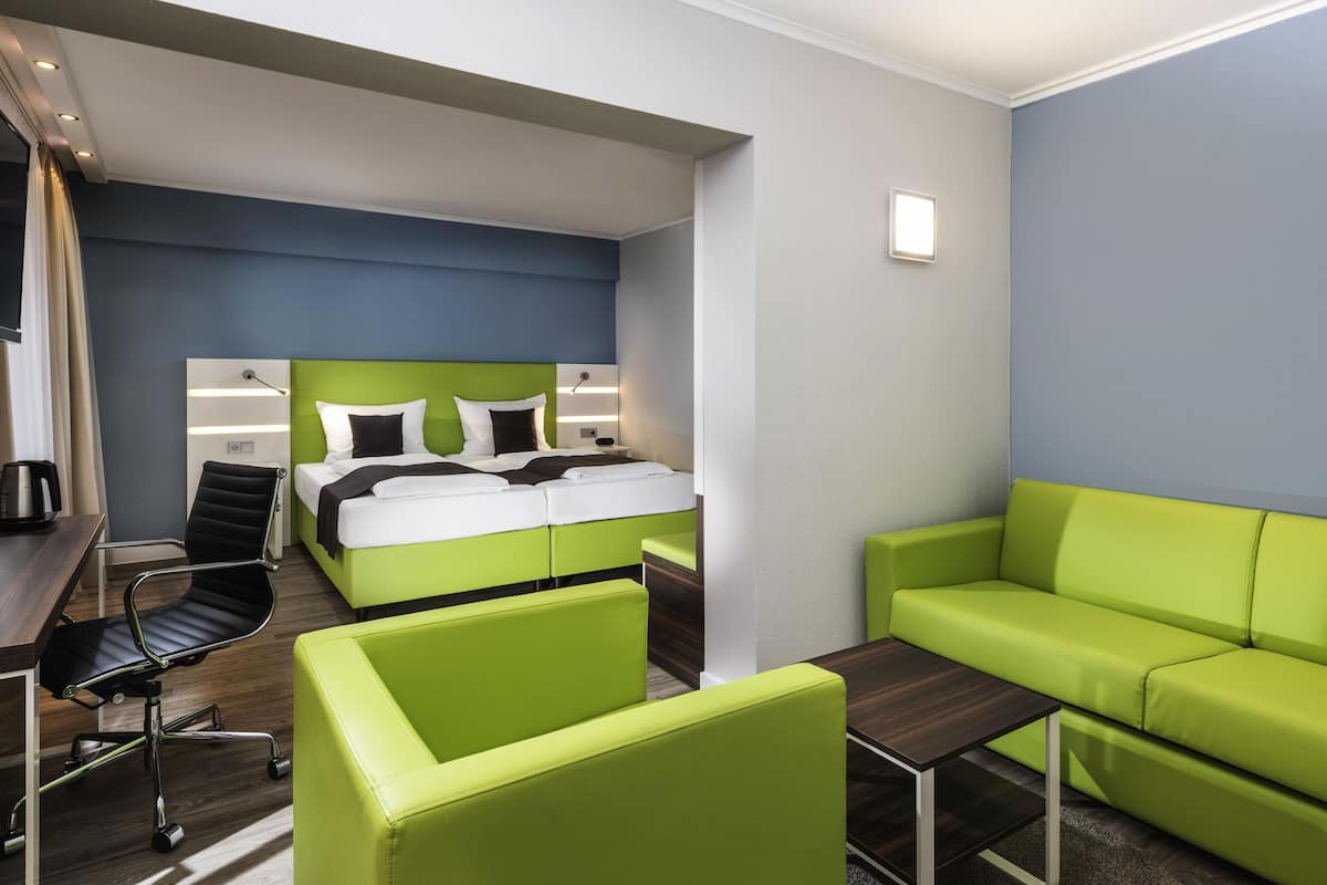 Quarto família, várias camas (Superior) | Roupas de cama premium, cofres nos quartos, escrivaninha