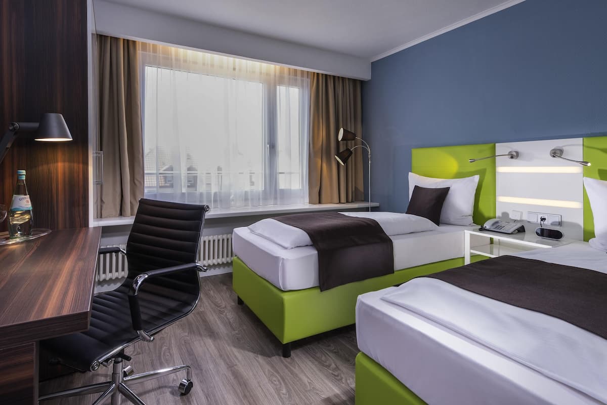 Quarto duplo superior, 2 camas de solteiro | Roupas de cama premium, cofres nos quartos, escrivaninha