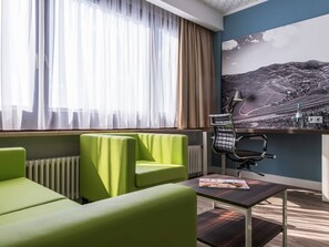 Hochwertige Bettwaren, Minibar, Zimmersafe, Schreibtisch