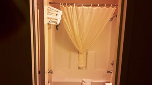 Bathroom shower - Motel 6 Elk City, OK (Elk City)