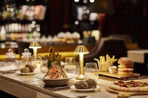 3 restaurants; breakfast, lunch, and dinner served