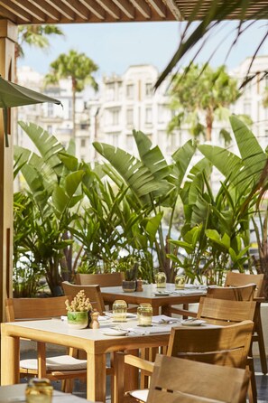 3 restaurants, breakfast, lunch, dinner served; French cuisine - Hyatt Regency Casablanca (Casablanca)