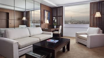Executive Suite (Regency) | Egyptian cotton sheets, premium bedding, down comforters