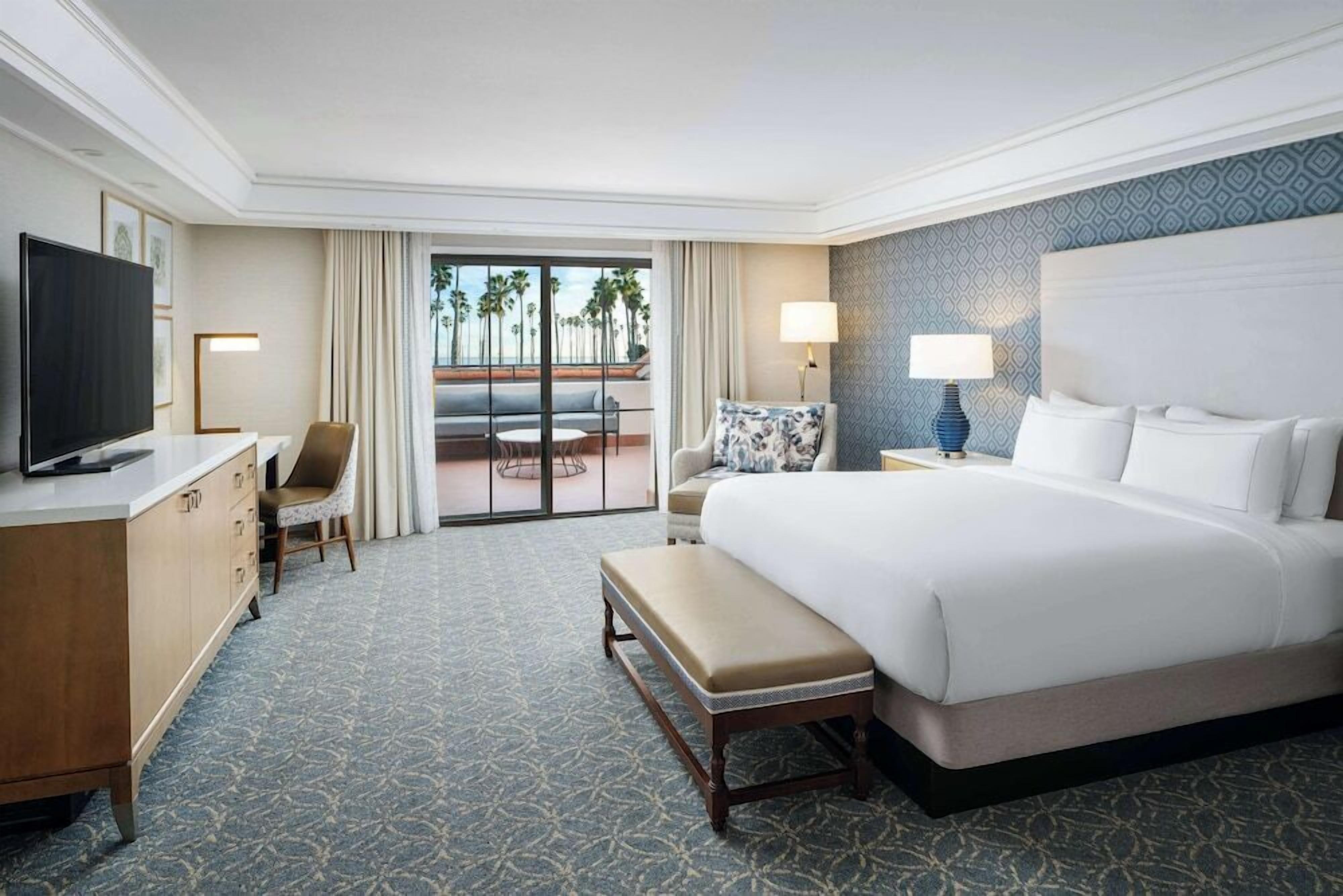 Premium bedding, down comforters, in-room safe, desk