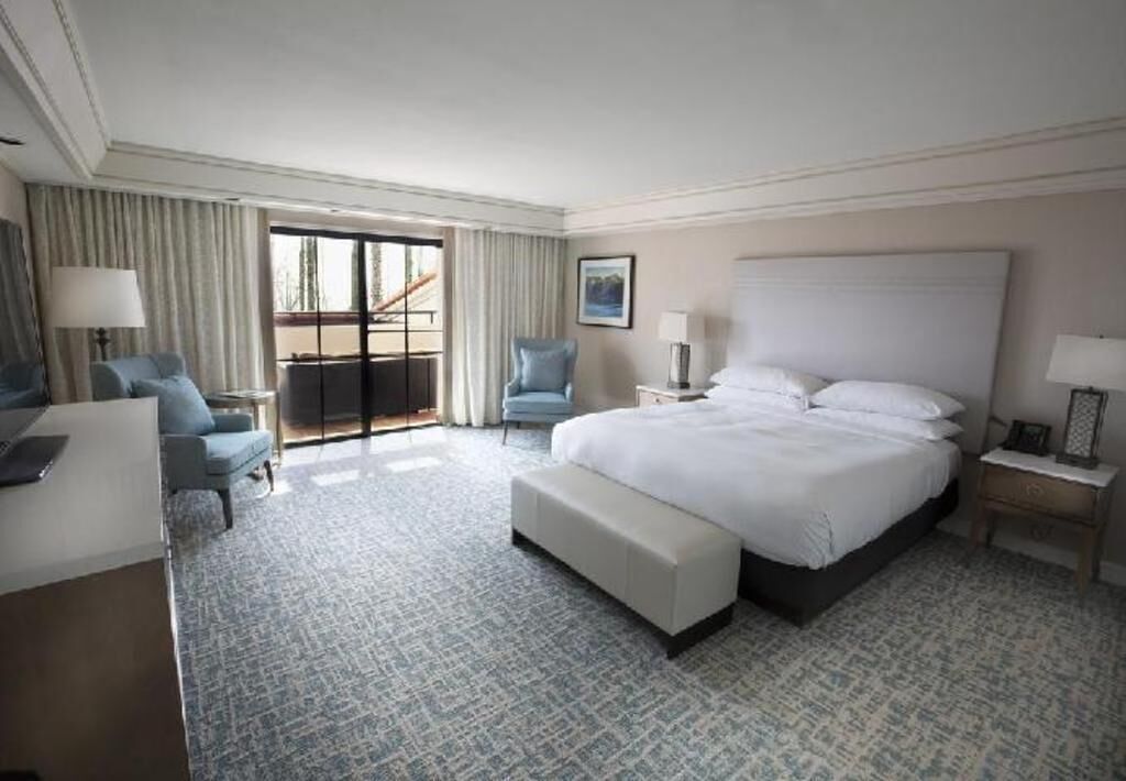 Premium bedding, down comforters, in-room safe, desk