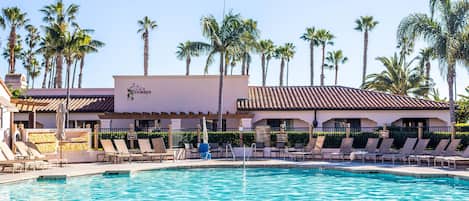 Außenpool, geöffnet von 09:00 Uhr bis 21:00 Uhr, Liegestühle