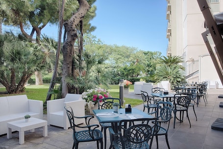 Terrace/patio. NH Palermo