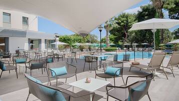 Outdoor pool, pool loungers