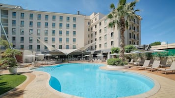 Außenpool, Liegestühle