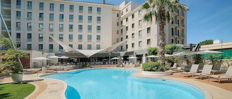 Outdoor pool, pool loungers