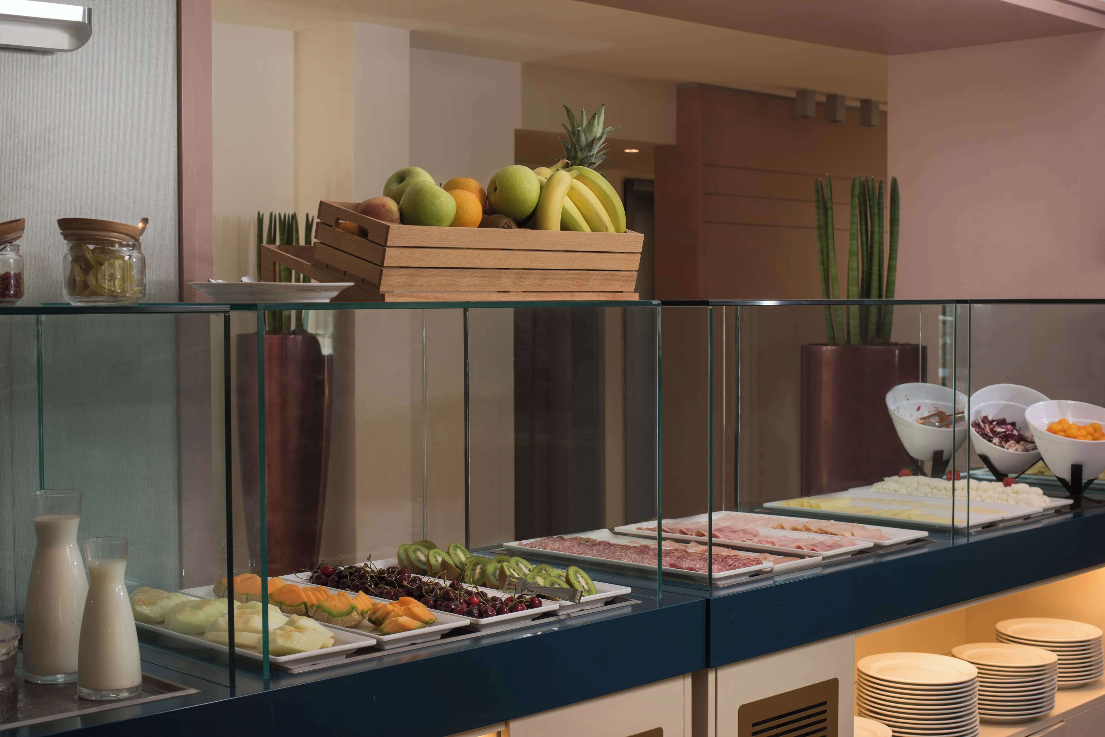 Colazione a buffet a pagamento, servita tutte le mattine 