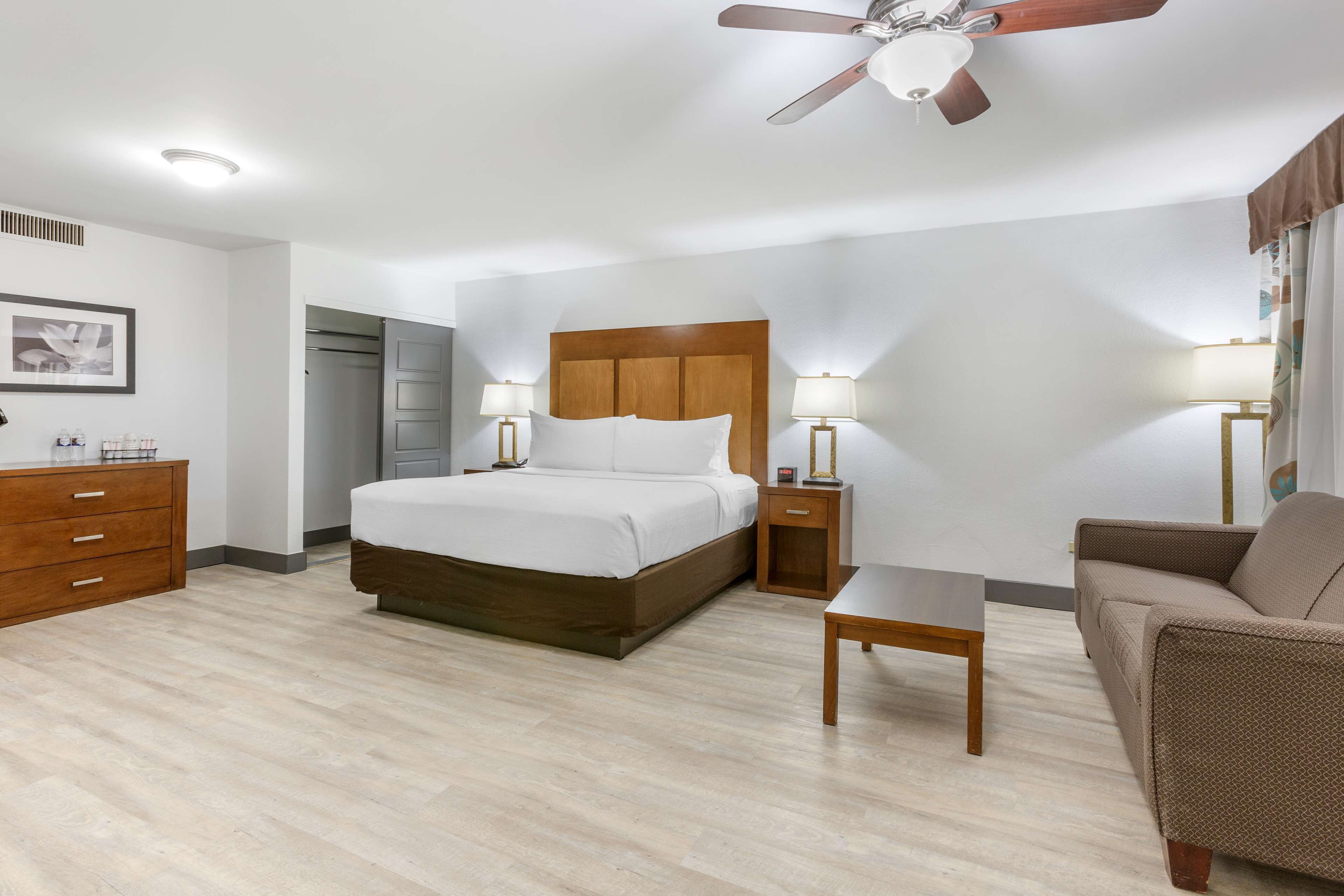 1 bedroom, premium bedding, individually furnished, desk