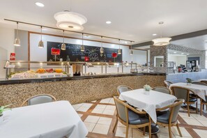Tägliches Frühstücksbuffet gegen Gebühr