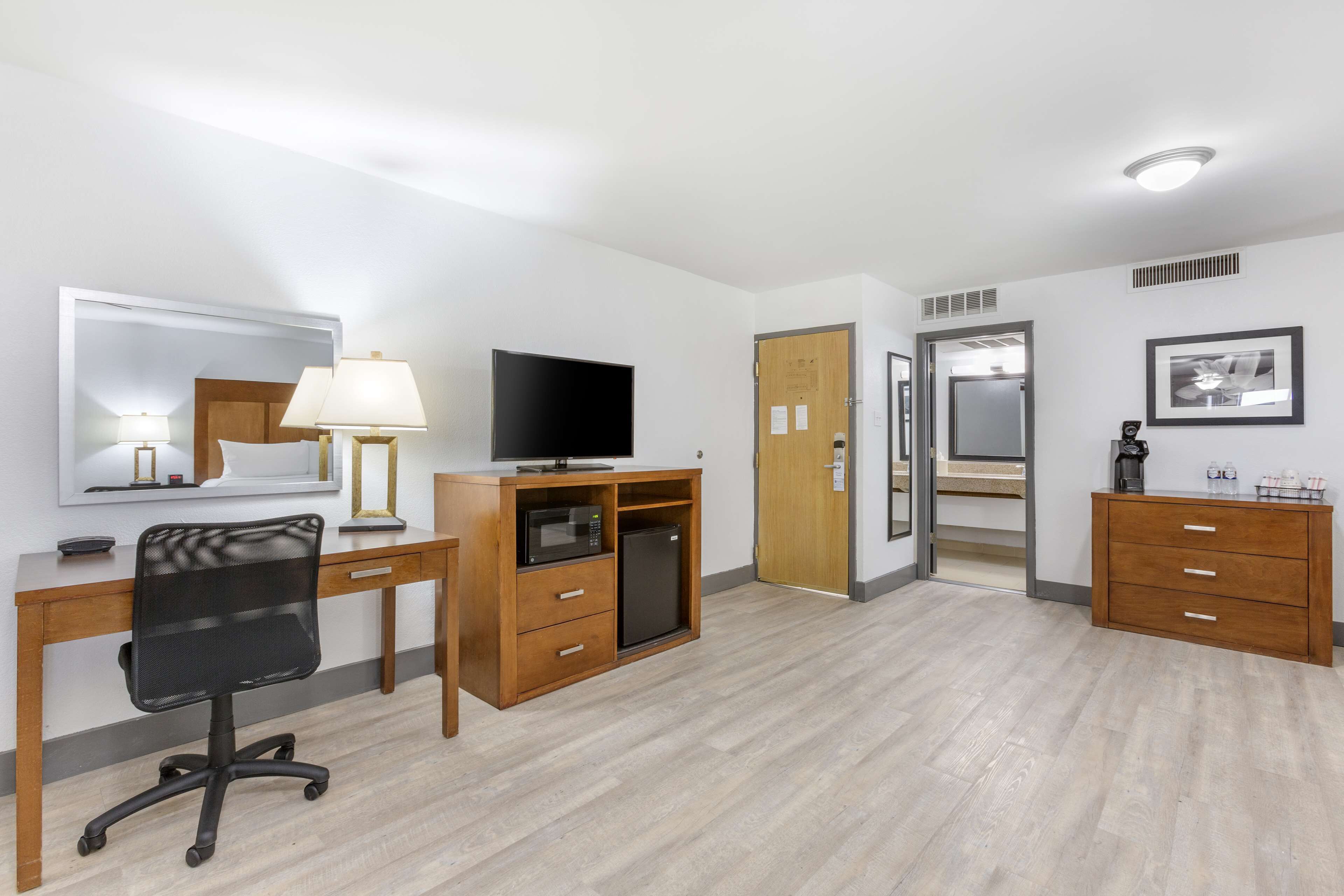 1 bedroom, premium bedding, individually furnished, desk