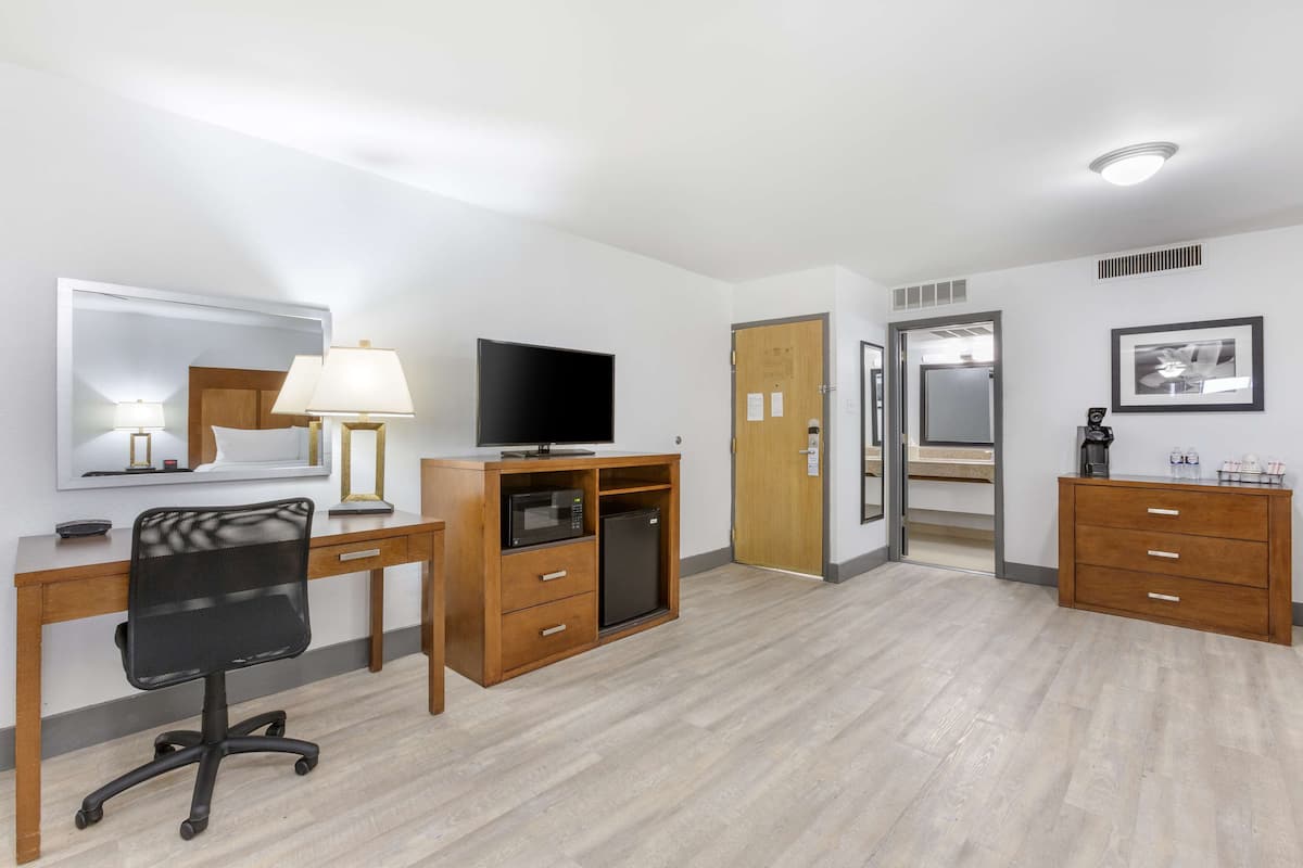 1 bedroom, premium bedding, individually furnished, desk