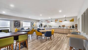 Free daily continental breakfast