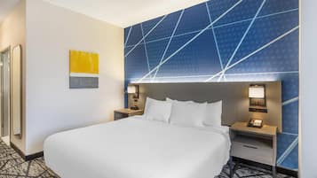 Room, 1 King Bed, Accessible, Non Smoking | Premium bedding, down comforters, desk, blackout drapes