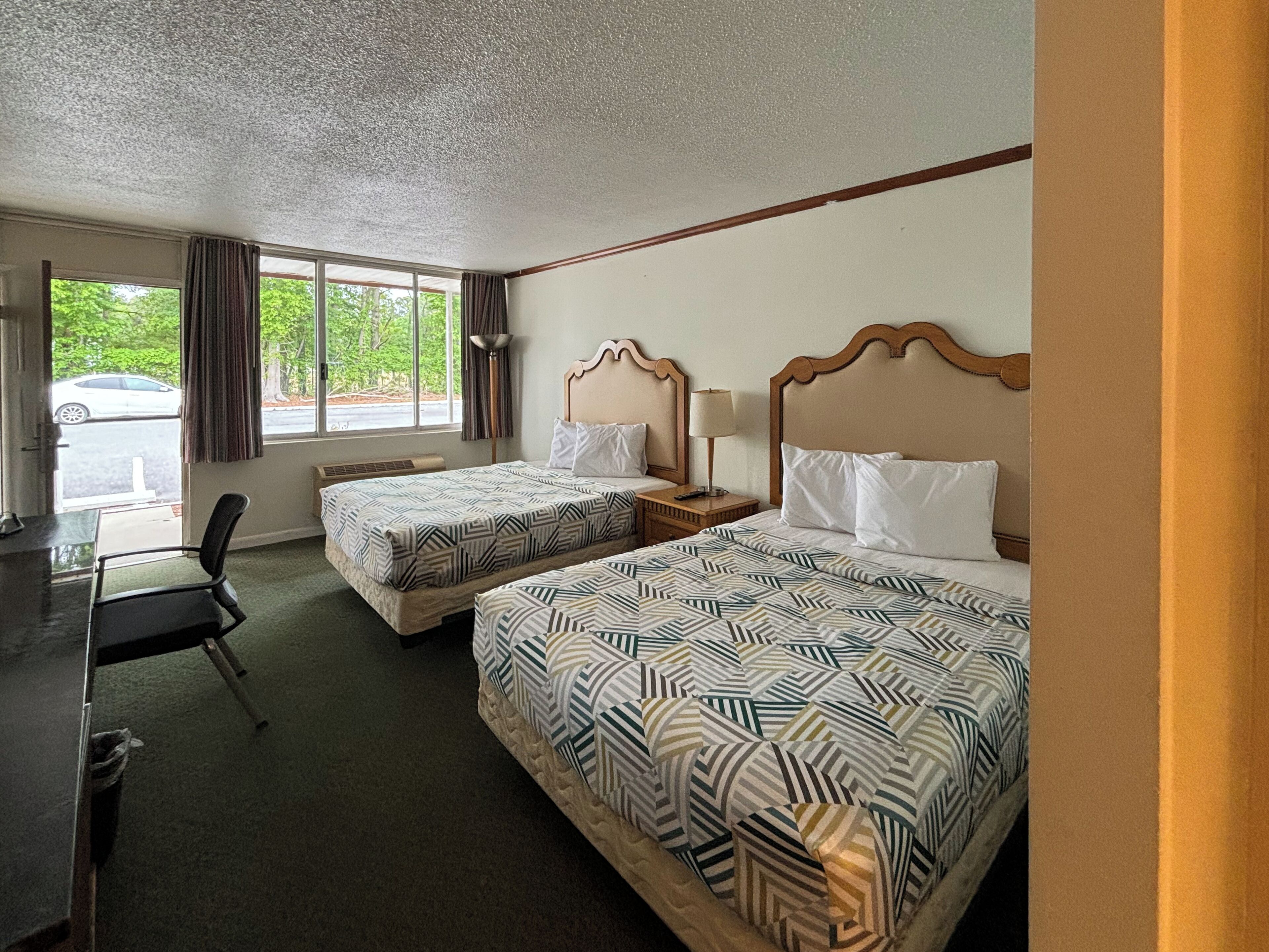 مكواة/لوح كي وواي فاي مجانًا وملاءات أسرّة ومُنبهات