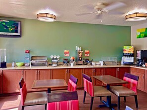 Free daily buffet breakfast  - Quality Inn & Suites Green Bay - Ashwaubenon (Green Bay)