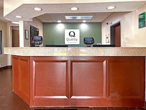 Lobby - Quality Inn & Suites Green Bay - Ashwaubenon (Green Bay)