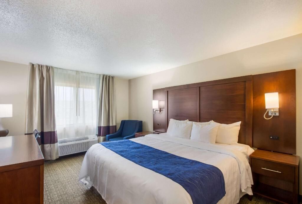 Premium bedding, pillowtop beds, in-room safe, desk