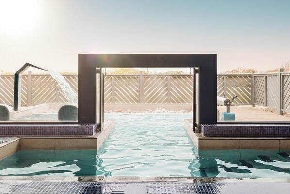 Bain à remous extérieur