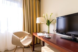 Allergivenligt sengetøj, pengeskab på værelset, skrivebord